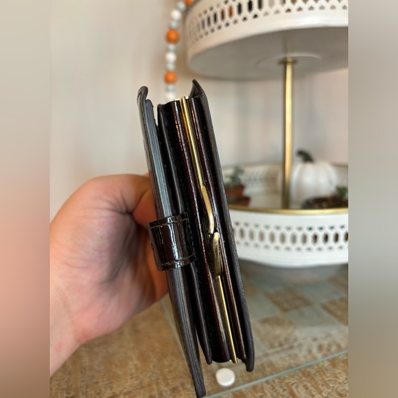 LOUIS VUITTON EGGPLANT VERNIS KISS LOCK MEDIUM WALLET - Picture 6 of 12